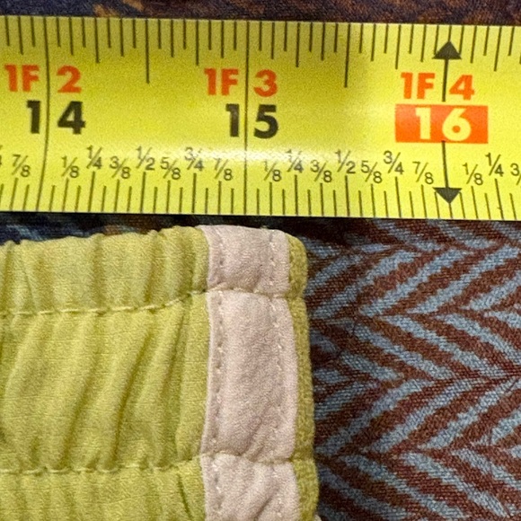 Champion Women's lime Yellow running Shorts size L - Picture 5 of 8